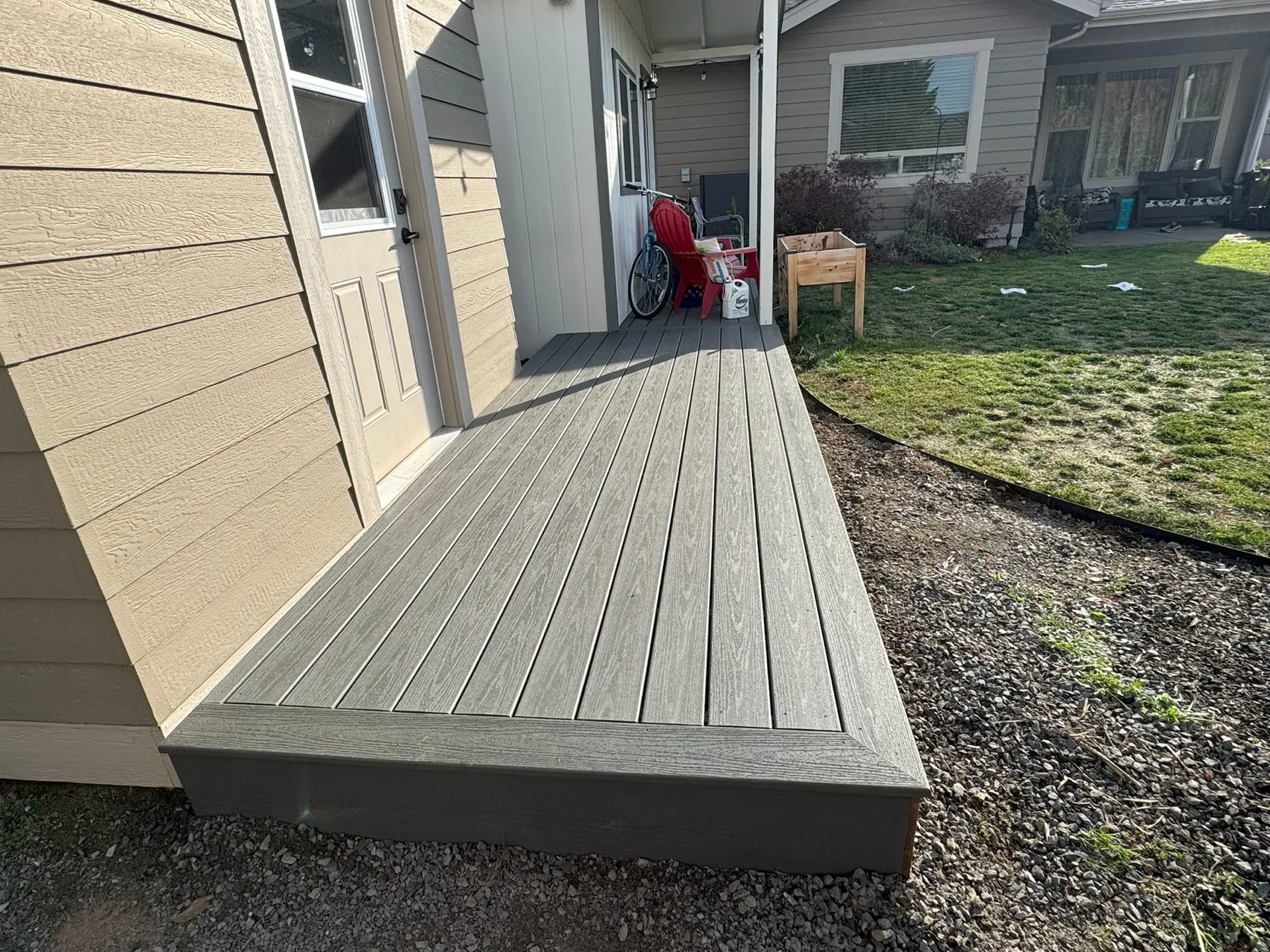 Fence and deck circulation planned together
